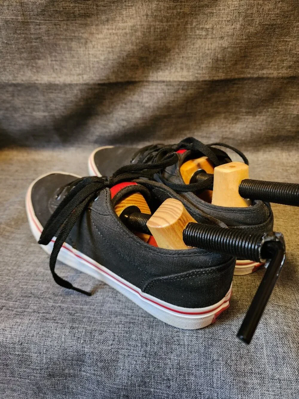 Men's Size 10.5 Vans Off The Wall 500714 Black/Red Canvas Lace Up Shoes